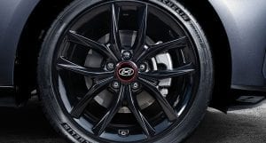 HYUNDAI_Veloster_Exterior_18-inch Alloy Wheels, 18-inch alloy wheels and new functional "air curtains" around the wheels help improve the aerodynamics of the model.