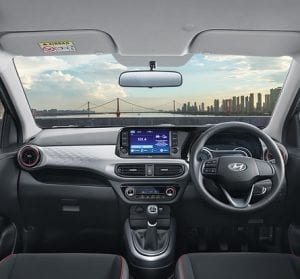 Hyundai_GRAND_i10_ front interior view, driver and passenger view, steering wheel and center consul