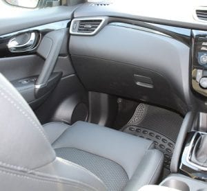 Nissan Qashqai website interior pass view